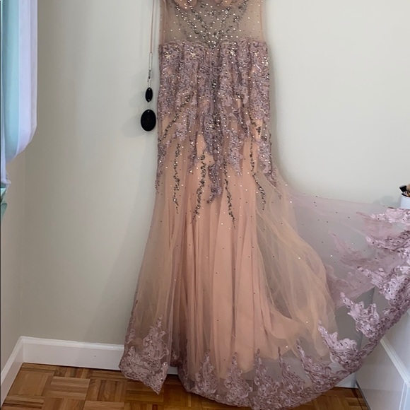 Royal Dream Women’s Wedding and Prom Dress - Picture 4 of 8